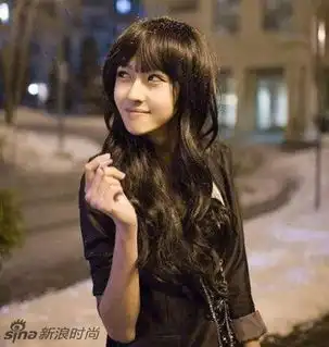 18岁男子凭美貌走红网络美女们自愧不如