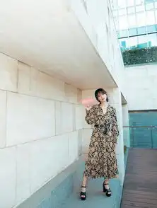 厉害了周笔畅,剪了刘海穿上裙装,竟比杨幂还有女人味儿