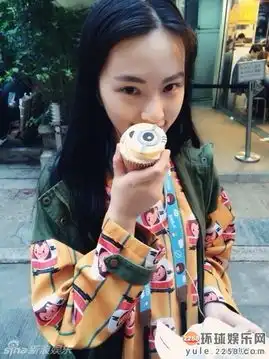 武大女神生活美照爆红网络长发飘逸美肌秒杀众女星