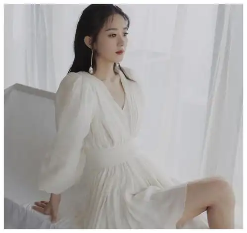 赵丽颖当妈后发生小改变,不留长指甲不涂指甲油,更显自然美