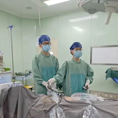 涌出上百条5岁女孩手术,医生护士惊呆了