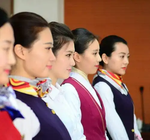 李成儒年轻时开服装店,5000个美女应聘售货员,堪比选拔空姐