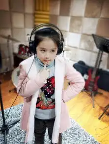 邓伦剧中女儿乐童连发2条微博晒侧颜照,睫毛成亮点