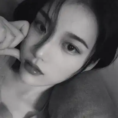 黑白女生头像伤感高清,连伤心的样子都这样的美丽