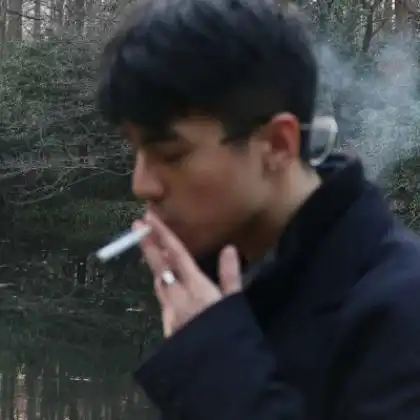 个性高冷成熟男头,如果你喜欢的话就用用吧