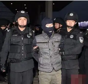 美女发朋友圈美照,被男子惦记上,残忍奸杀照片太性感