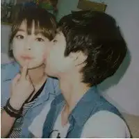 可爱情侣头像一男一女对于爱你我还剩那么一点点倔