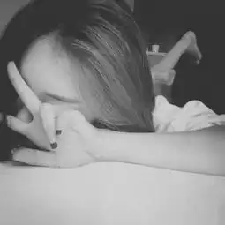 女生黑白霸气的头像qq简约只想被宠成三岁小朋友