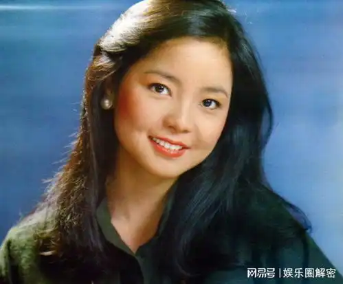 当年邓丽君演唱会后失声痛哭,声嘶力竭地怒吼道我恨死成龙了