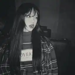 黑白女头像伤感高冷丧黑白系超酷女头