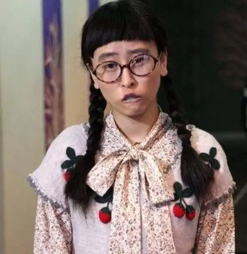 她是丑女林无敌,曾因一个举动被张艺谋赶出剧组,现在成这样