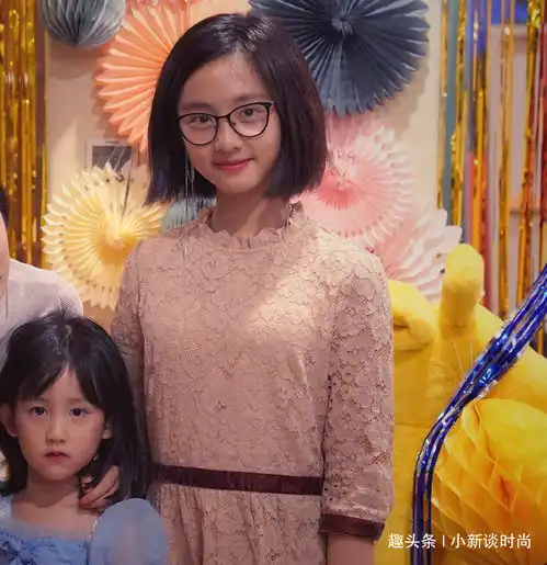 黄磊女儿黄多多太早熟,14岁穿衬衫开叉还染发,童年味道早已不在