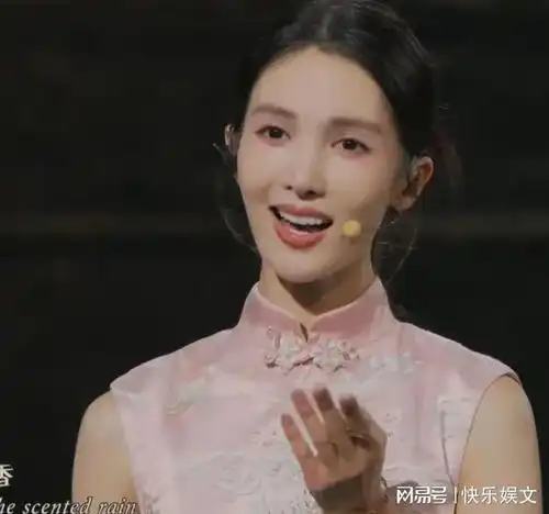 2024央视秋晚高清盛宴女星风采大赏,唐嫣晓彤金晨同台比美