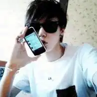 求拿手机的高清男生头像
