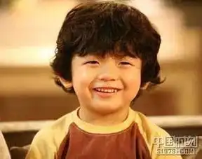求这个欧美小女孩头像对应的情侣头像小男孩的