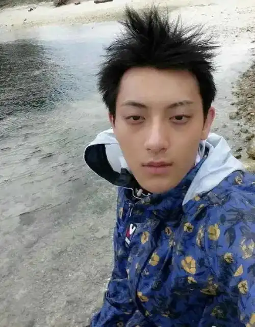 黄子韬演没有演技的流量小鲜肉,自黑式洗白太敢了