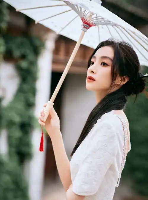 胡冰卿化身国风气质美女雨后游船好不惬意