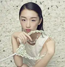 周冬雨杂志大片演绎轻熟女的古今韵味