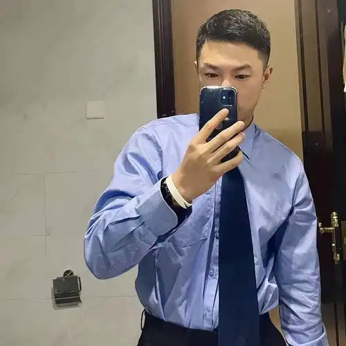 gay来相亲丨极品英俊正装男,天天撸铁双乳如峰,高铁一小时内都行