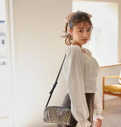日童星不负众望长成仙气美女,无辜大眼加长腿网民赞真人阿丽塔
