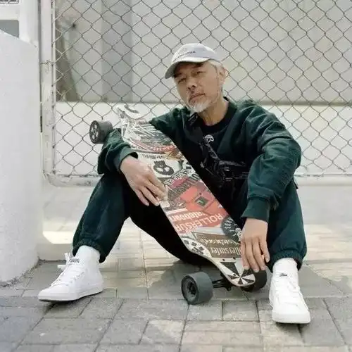 时尚潮爷张双利老来不忘少年狂