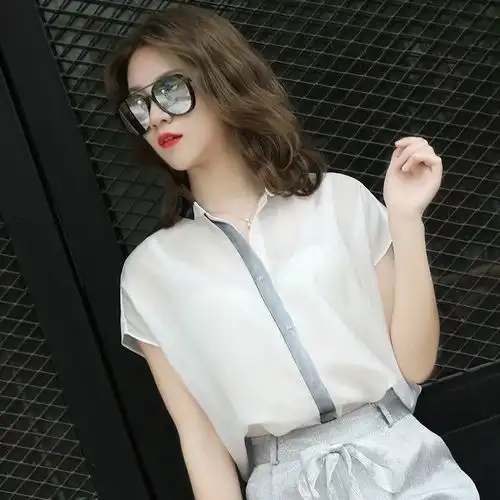这样的气质洋气女装今年很火,好看又好搭,有一种成熟女人的韵味