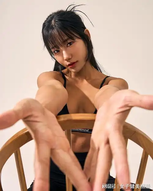 小围度比基尼辣妹气质优雅的韩国健身女神kwongayeong