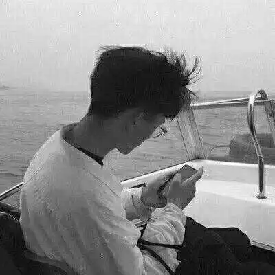 微信头像男沧桑黑白图片2018最新版你是认真书写的一笔一划