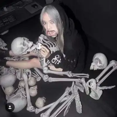 病娇头像女真人带血恐怖血腥病娇女头像