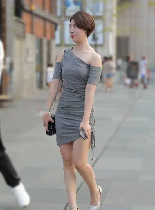腿型修长的紧身裙少妇,穿上高跟鞋尽显柔美气质,短发美女也超美