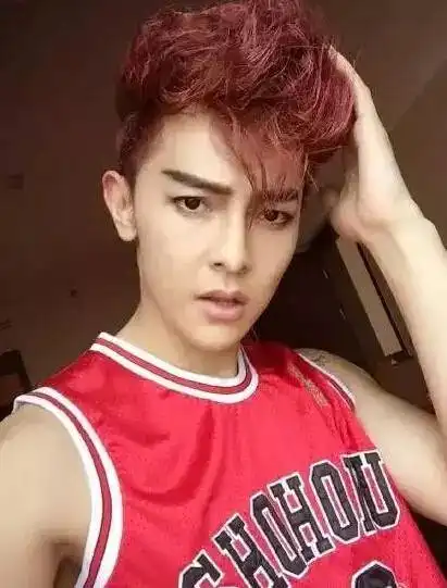 他专注备胎十年,曾是红极一时的飞轮海,如今逆生长成为二次元男神