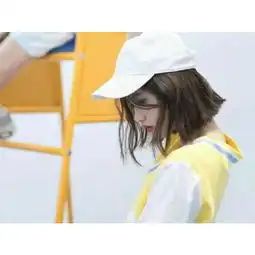 白边女生qq头像