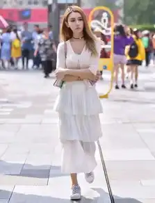 街拍长得好看,气质不凡,很有仙气的俏丽迷人美女