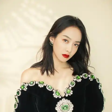 宋茜暗夜流光礼服裙上热搜了是怎么回事