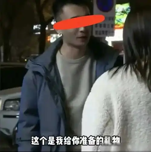 女子陪男闺蜜过生日,男友见状将蛋糕扔在地下,当场提出分手