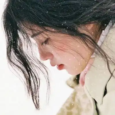 女生头像你喜欢银杏吗