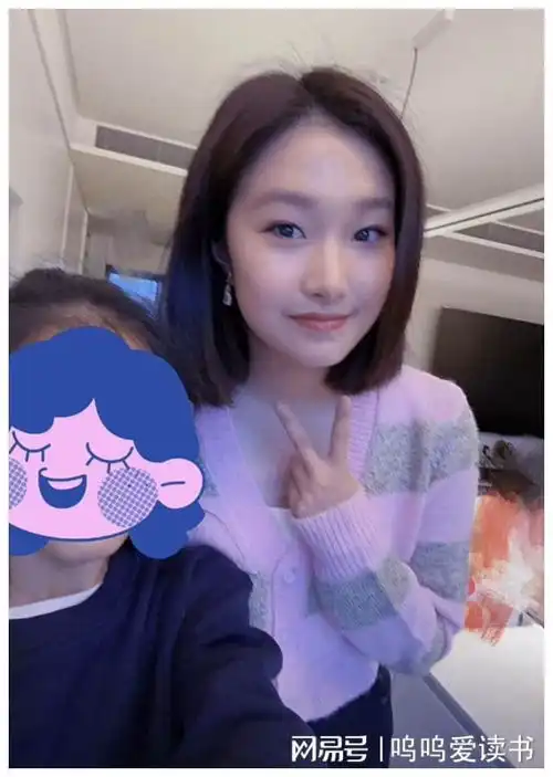 爱马晒照庆母亲节,与胞妹小小文献吻马伊琍,姐姐像爸妹妹像妈