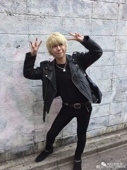 比邢晓瑶还会化妆的男人出现了,妆前大叔妆后萝莉在下佩服