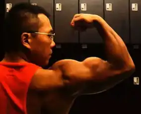 你健身1个月都坚持不了这位40岁的大叔,却用一年的时间让自己脱胎换骨