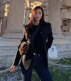 我们扒了郑秀妍的30套冬季look,想把泡菜国时髦精的称号颁给她