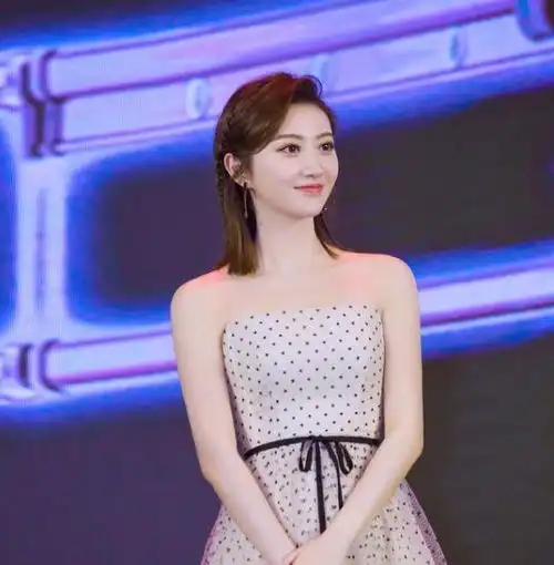 圈内十大天然美女刘诗诗第九,关晓彤第六,赵丽颖输了给她