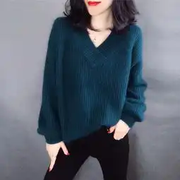 阔腿裤扔了吧,现流行慵懒风毛衣加高筒靴,显瘦保暖,比皮草洋气