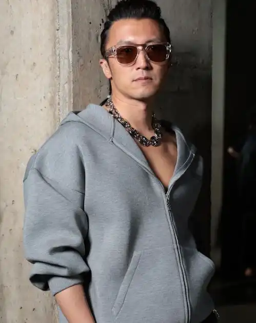 谢霆锋莫文蔚同台,却因穿衣服太守男德而上热搜