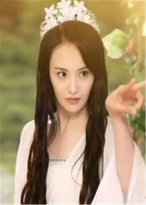 杨颖戴皇冠,郑爽戴皇冠,热巴戴皇冠,看到关晓彤太女王了迪丽热巴网易订阅