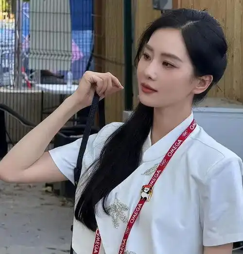 刘诗诗奥运生图曝光,素颜也优雅,吴奇隆有福了