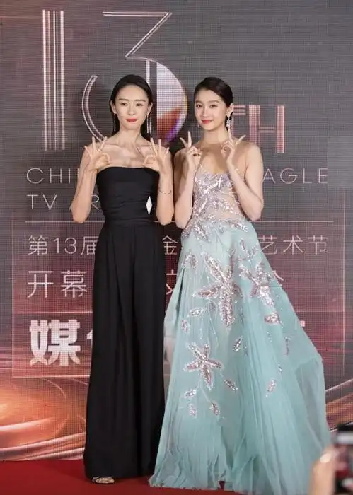 童瑶是真的挺美的,虽然长得像章子怡,但是气质好柔和