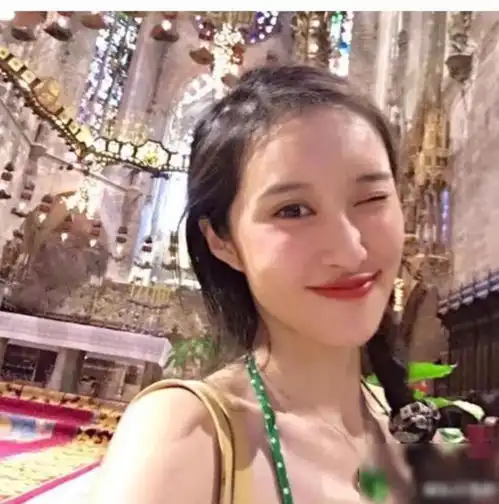 靠演丑女走红的李欣汝,因晒一张照片,被张艺谋赶出剧组沦为路人