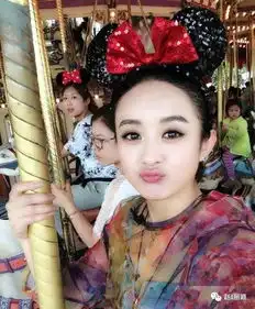 赵丽颖自拍水平这么差剪刀手嘟嘟嘴拳头手成永恒话题