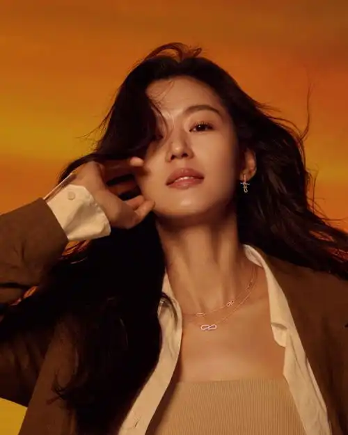 组图全智贤珠宝写真气质抢眼优雅天鹅颈迷人