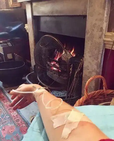 现实中的唐顿庄园三姐妹是她们英国富12代贵族日常大公开...